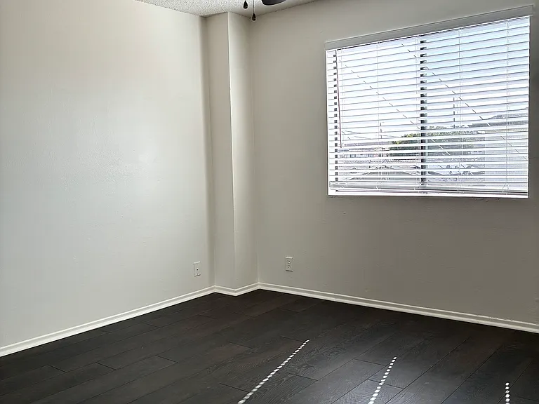 12501 Kornblum Ave #4 — Photo 4