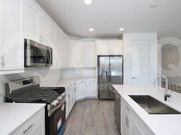 5th image of 2951 E Frontiersman Ln