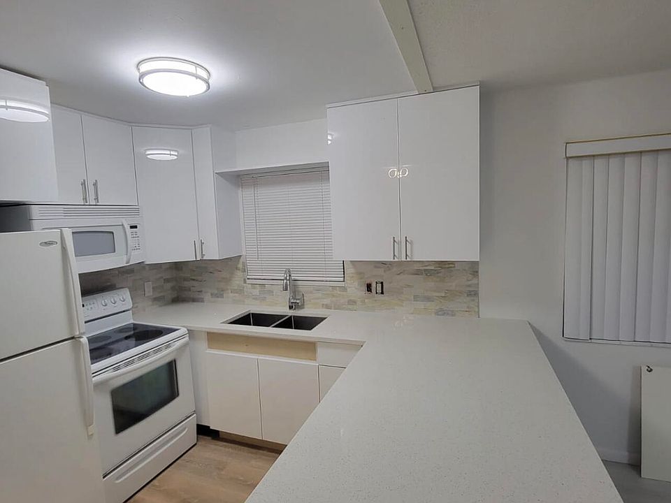 1st image of 105 Windsor E #105
