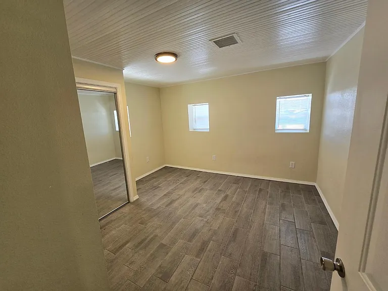 3220 Tularosa Ave #2 — Photo 11