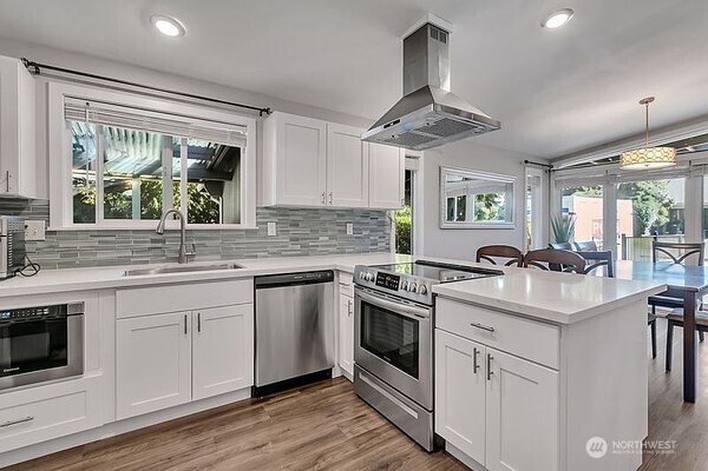 5th image of 8022 S 112 Street