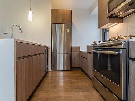 4th image of 15 Park Row APT 19L