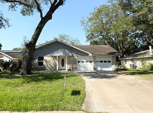 2715 Meadow Ln, La Marque, TX 77568