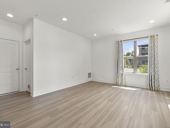 5th image of 3311 Streamlet Ln