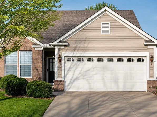 9002 Meadow View Dr, Shawnee, KS 66227