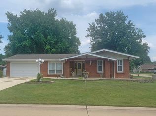 711 Coach House Dr, Hazelwood, MO 63042