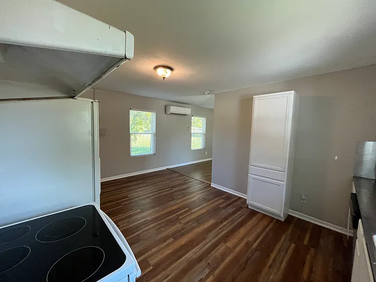408 Jefferson Ave — Photo 6