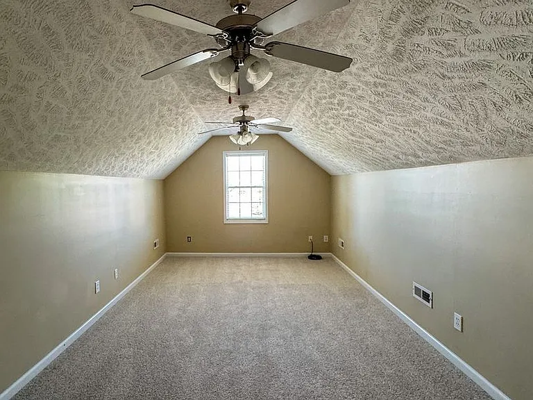 1945 Yellowbrick Rd — Photo 27