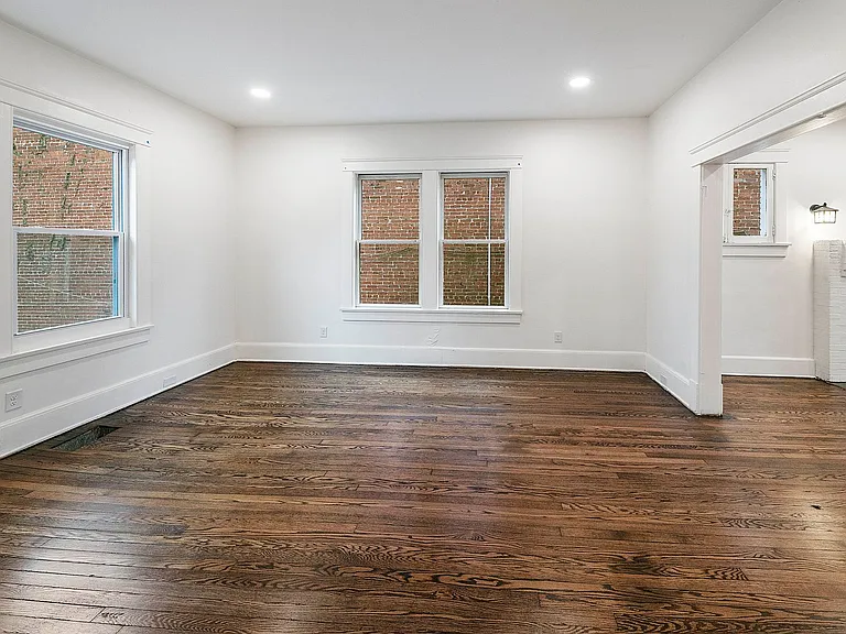 104 E Glenwood Ave — Photo 25