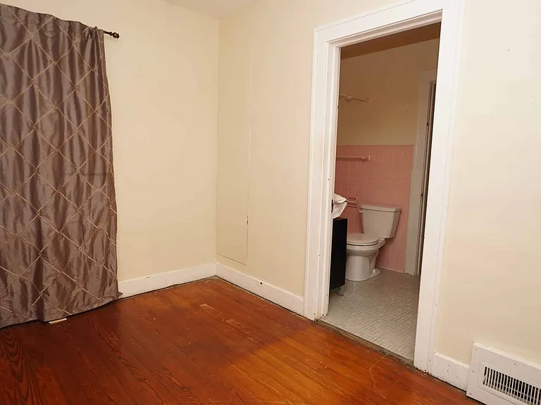 111 Sherman St — Photo 23