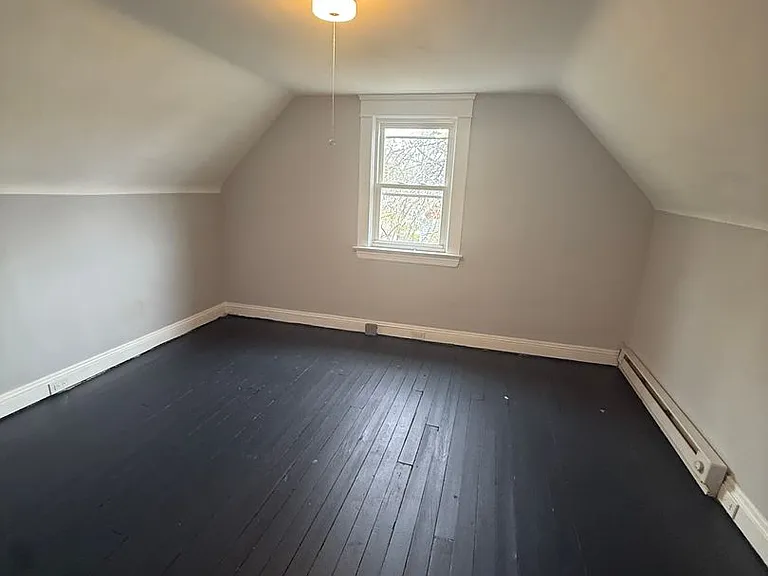 15718 Holmes — Photo 11