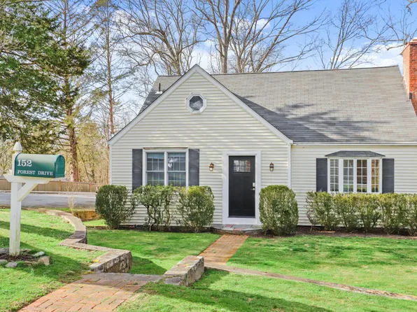 152 Forest Dr, Mount Kisco, NY 10549