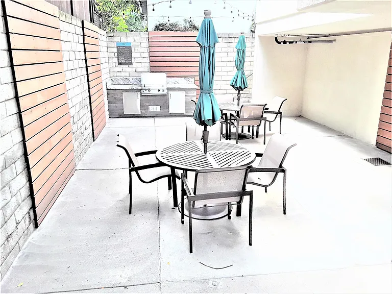 11230 Camarillo St #201 — Photo 19