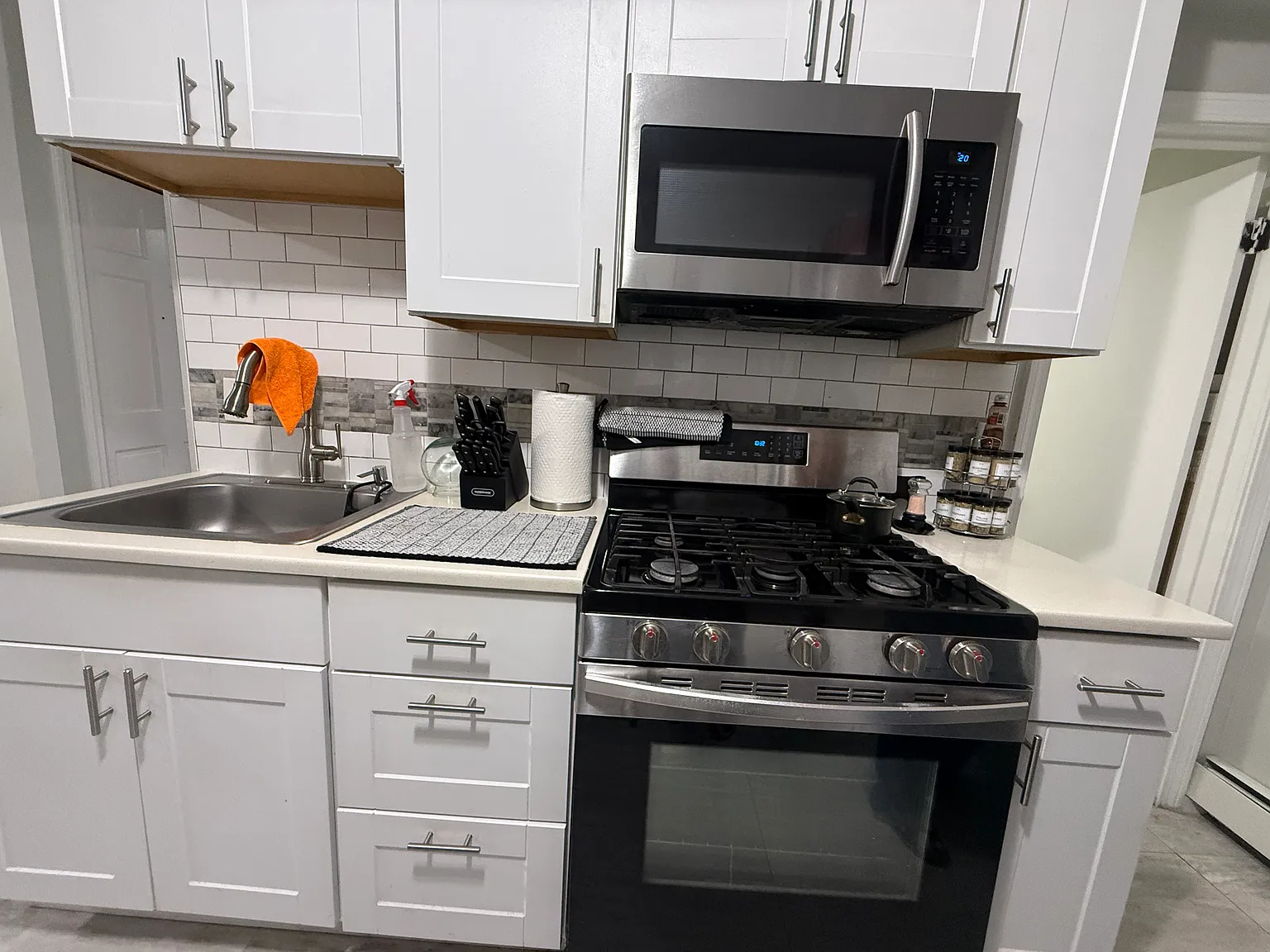 49 Linden St — Photo 1