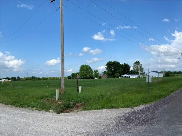 2 Willow Ln, Linn Valley, KS 66040