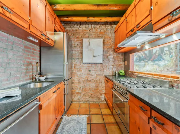 463 West 47th Street image 9 of 27