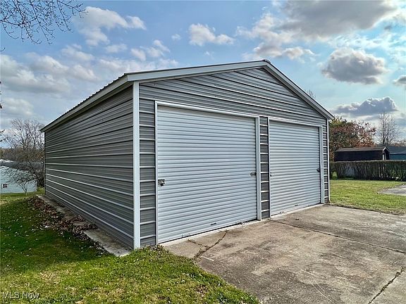 3rd image of 365 Karen Dr