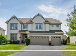 325 W Asbury Dr, Round Lake, IL 60073
