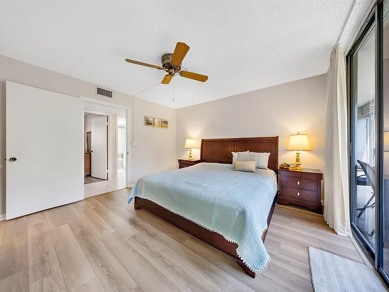5250 Las Verdes Cir #317 — Photo 16