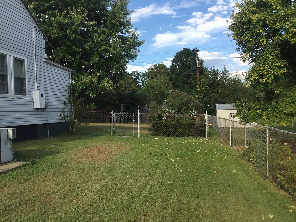 1st image of 1849 Oakwood Dr