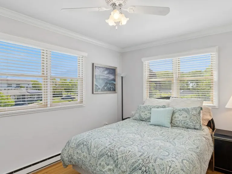 28 Middle Rd — Photo 16