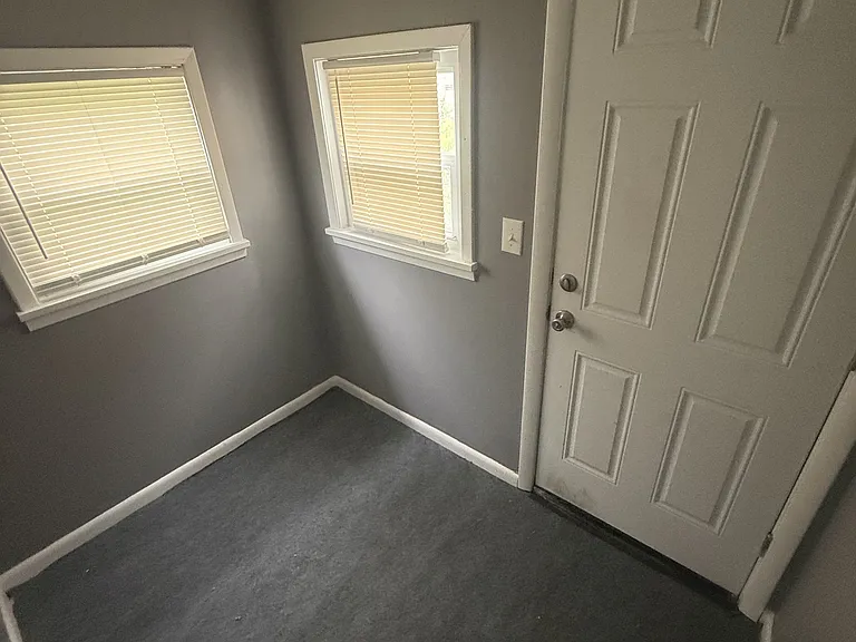 10409 Nelson Ave — Photo 5