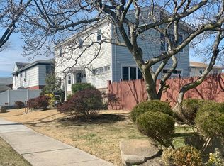 1650 Francis Lewis Blvd, Whitestone, NY 11357