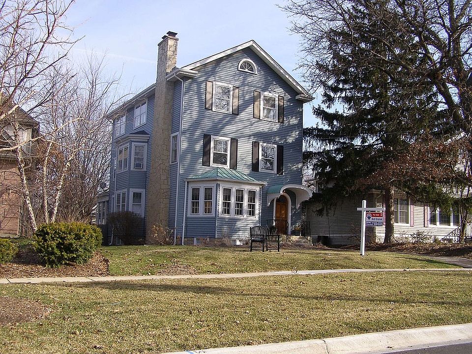 572 Phillips Avenue, Glen Ellyn