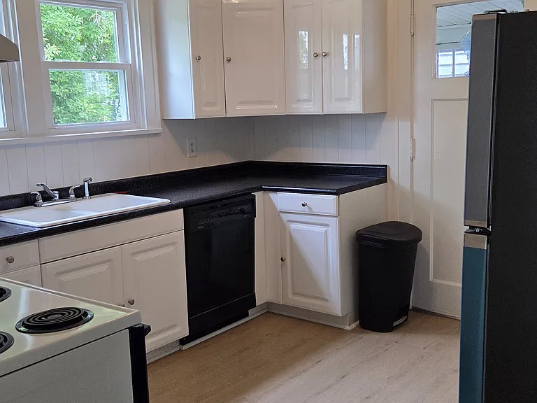 1008 George St — Photo 4