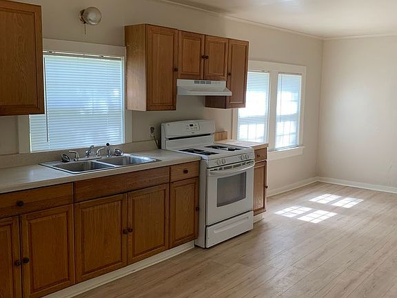 5th image of 808 W Park Ave