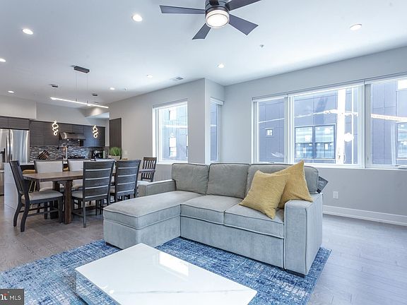 2nd image of 2038 Dickinson St #2