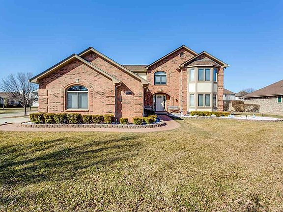 2nd image of 46249 Glen Pointe Dr