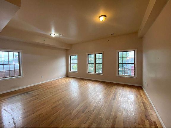 3rd image of 416 Bergen Ave