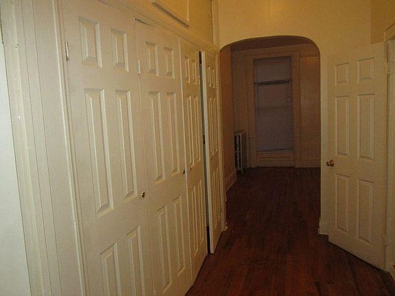 4th image of 20 Vernon Ave APT 2