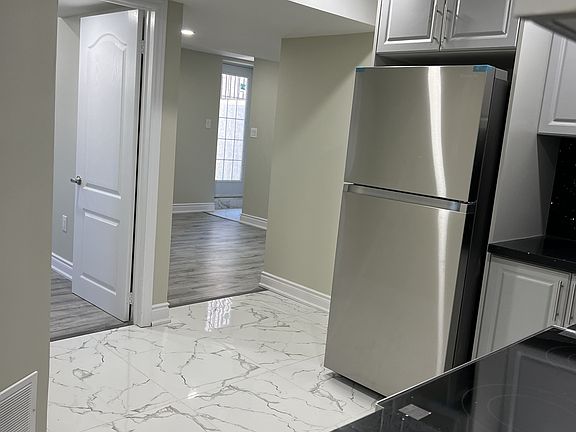 3rd image of 3021 Hollyberry Trl