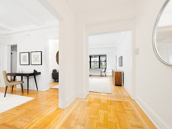 3rd image of 123 W 74th St APT 5B
