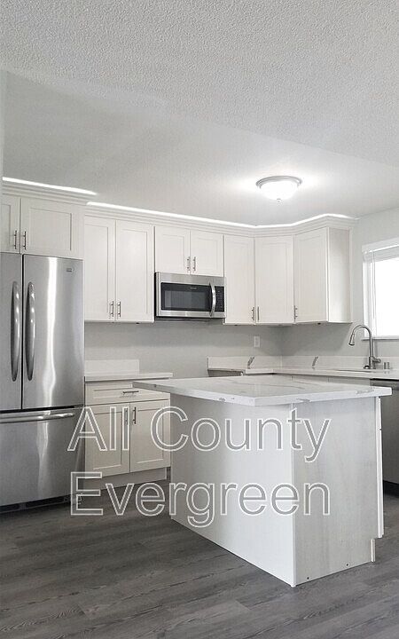 1st image of 216 Chicago Blvd S #A