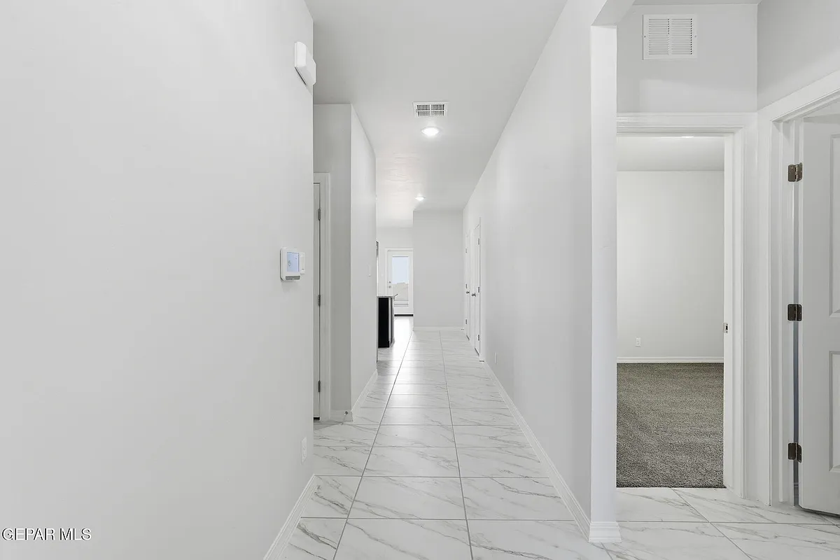 Building Photo - 909 Larkhall Pl