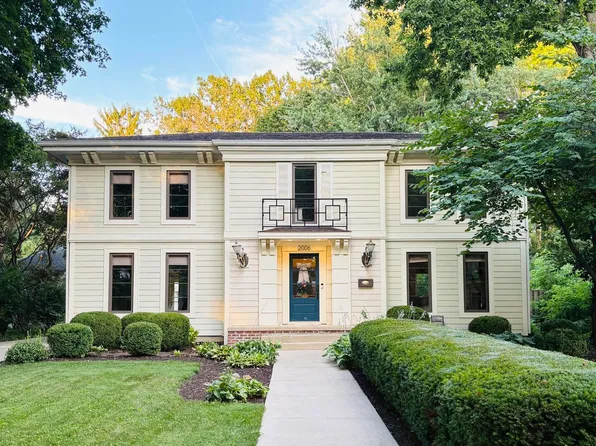 2006 S Wiggins Ave, Leland Grove, IL 62704