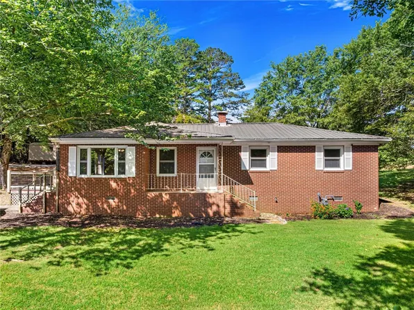 627 Doyle St, Walhalla, SC 29693