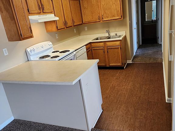3rd image of 20 Hillside Ct APT 130