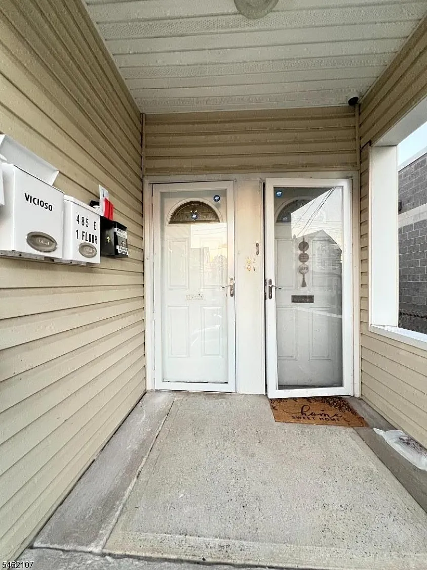 2 bed, 1.0 bath, $2,400 — Photo 3