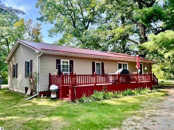 9990 N Lumberjack Rd, Riverdale, MI 48877