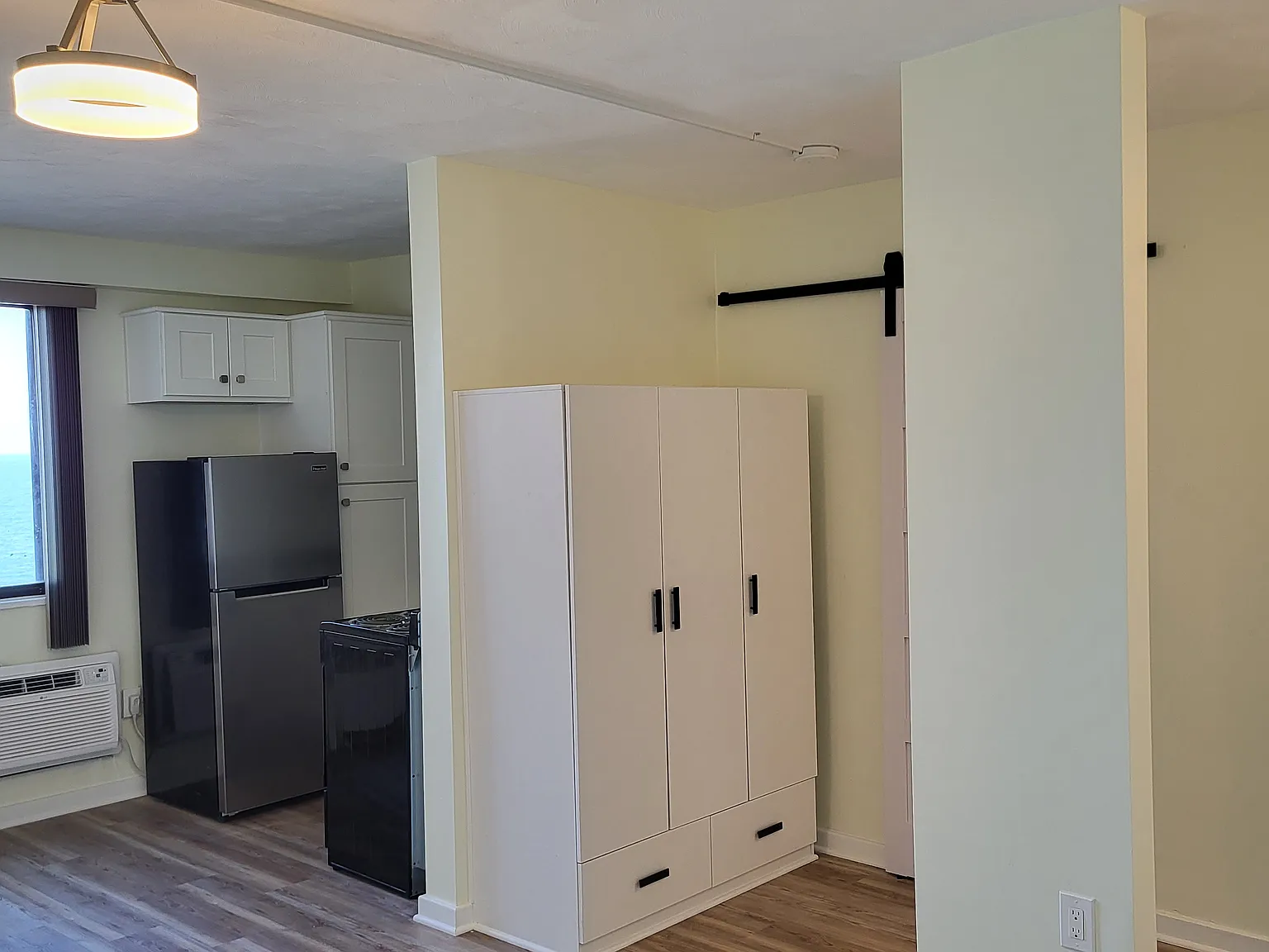 Studio, 370 sqft, $950 — Photo 4