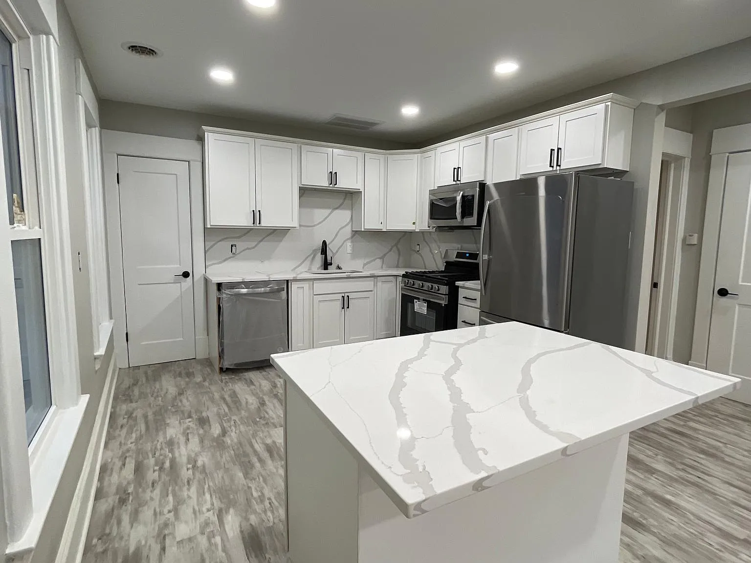 3 bed, 1800 sqft, $1,999 — Photo 3