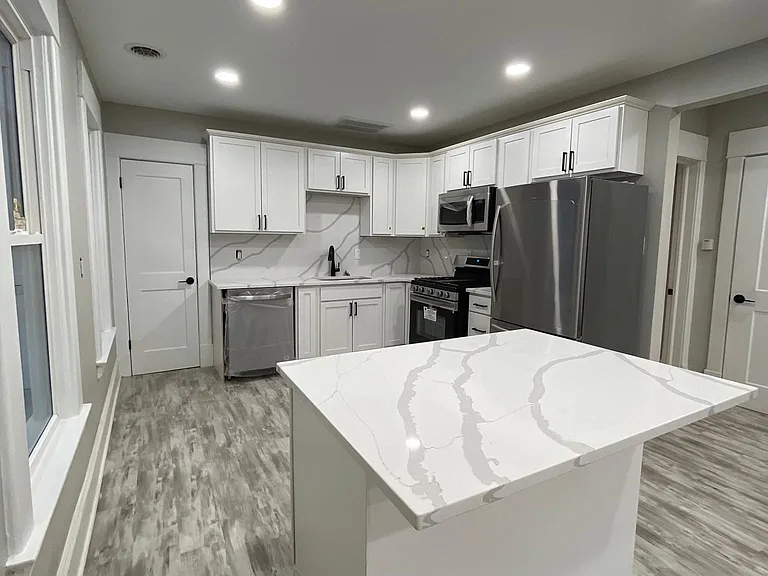 1425 State St #2 — Photo 3