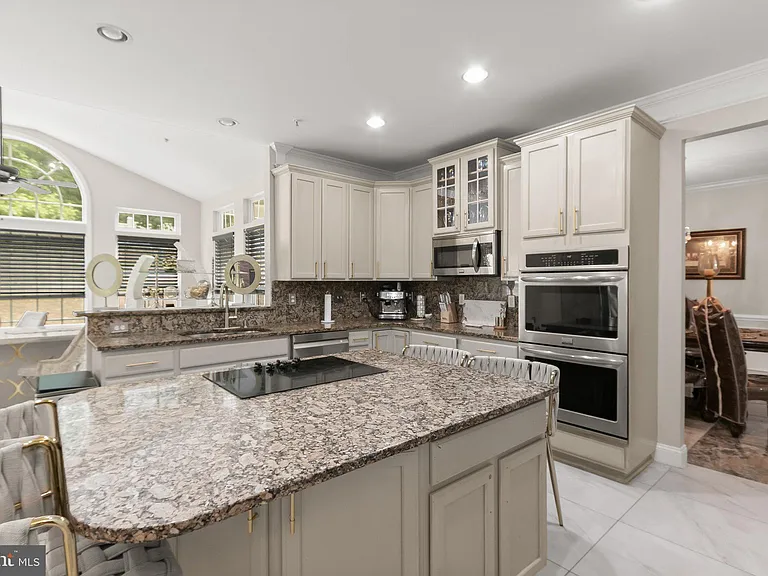 7202 Exbury Ct — Photo 11