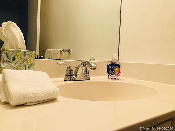 5th image of 19370 Collins Ave APT 320