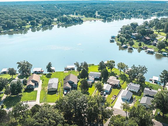 3rd image of 1817 Lakeshore Dr