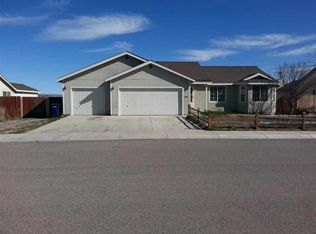 180 Rosecrest Dr, Fernley, NV 89408